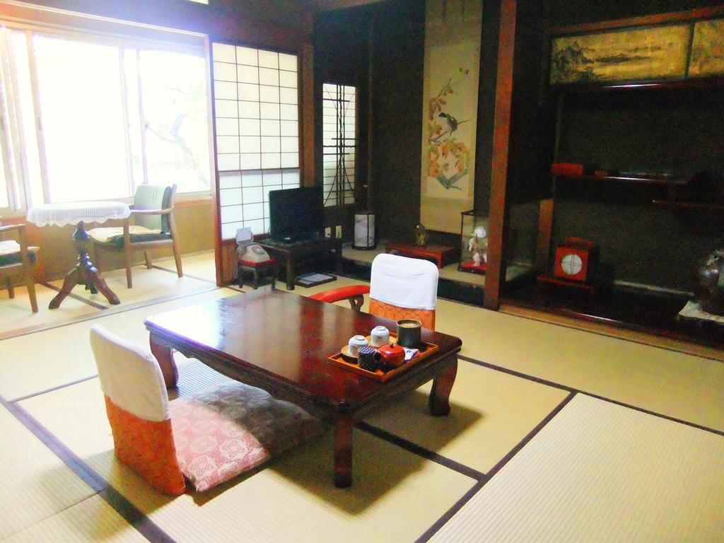 Habitación de estilo japonés con baño privado
