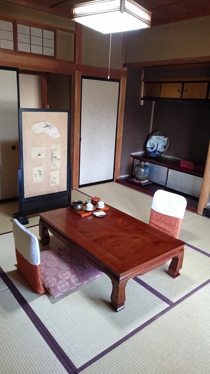 Habitación Triple de estilo japonés con baño compartido y aseo compartido